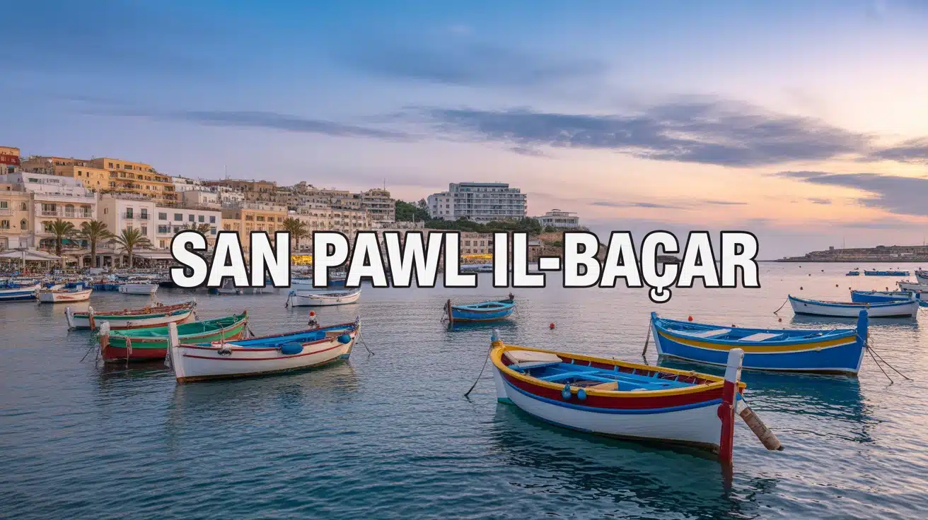 Baie de San Pawl il Baħar avec barques luzzu colorées et mer calme